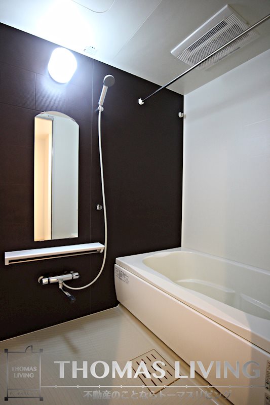 バス・シャワールーム　浴室もシックな感じでおしゃれですね