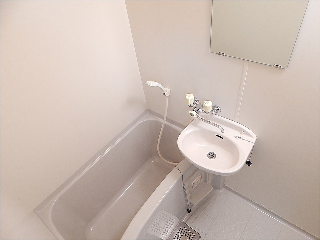 バス・シャワールーム　バス・トイレ別！（同仕様写真）