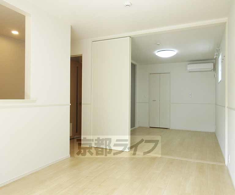 居室・リビング　ピカピカの新築です・・