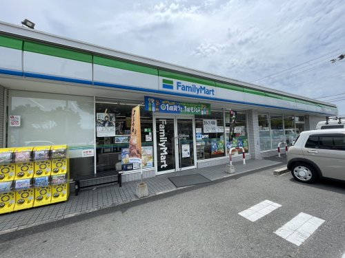 コンビニ　ファミリーマート 八尾春日町店（コンビニ）まで565m