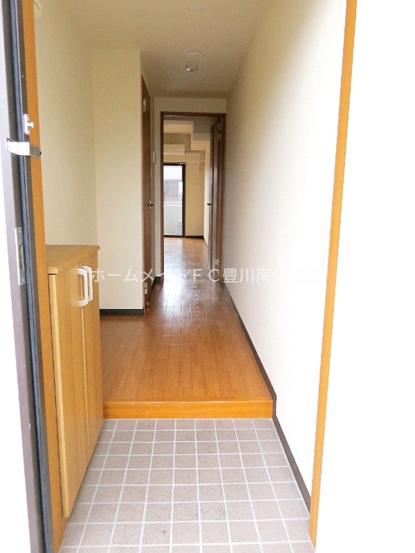 玄関　同型別部屋写真