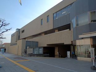 図書館　中野区立中央図書館（図書館）まで241m