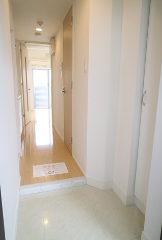 玄関　※別部屋の参考写真です。