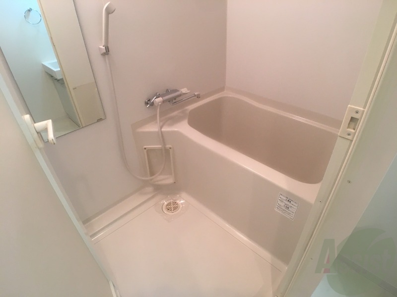 バス・シャワールーム　お風呂になります。一日の疲れを癒してくださいね。