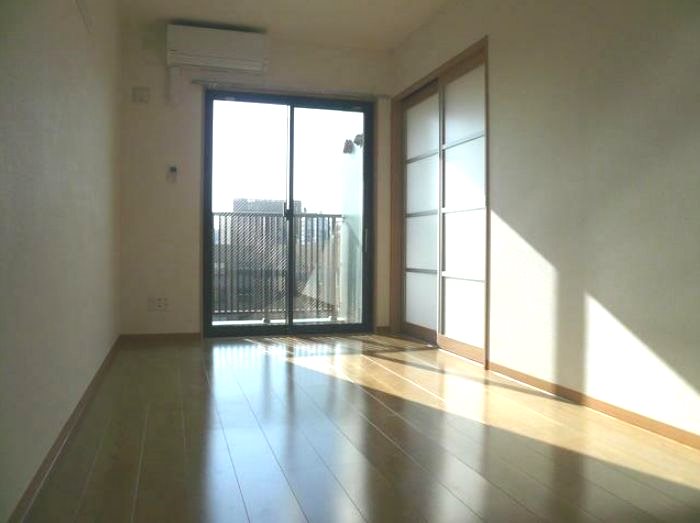 居室・リビング　同タイプの写真です。