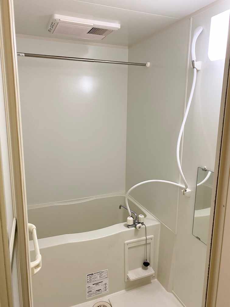 バス・シャワールーム　浴室乾燥機付きで雨の日も安心！追い炊き機能も付いております♪