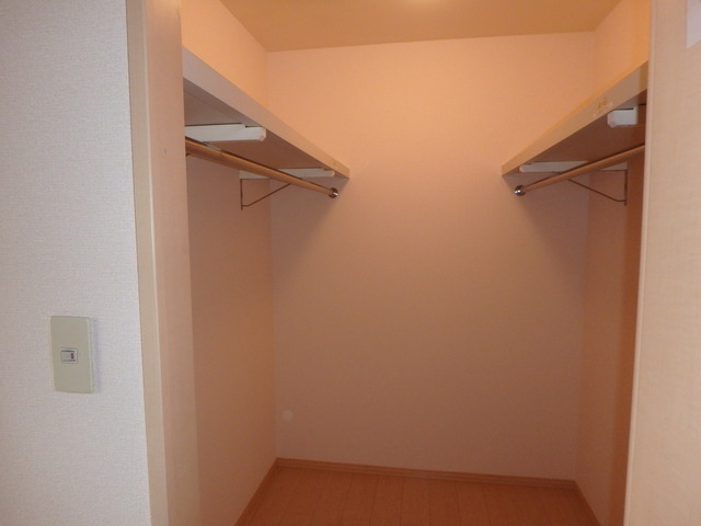 収納　ウォークインクローゼット