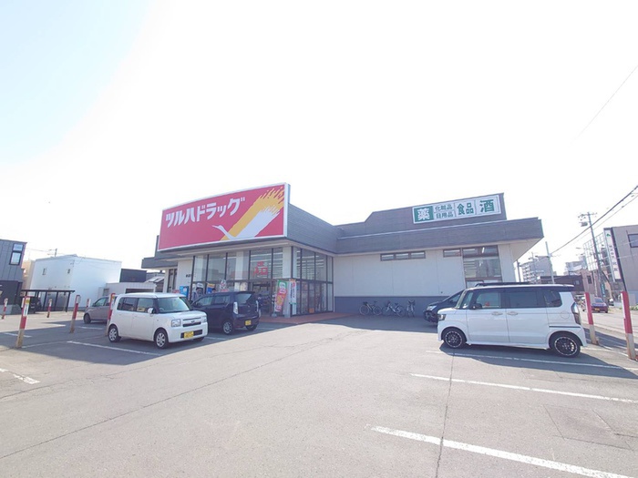 ドラックストア　ツルハドラッグ（ドラッグストア）まで400m
