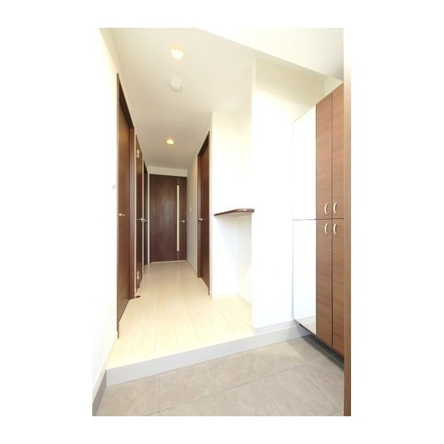 玄関　※別部屋写真、現況優先