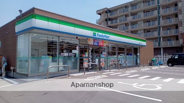 コンビニ　ファミリーマート博多諸岡一丁目店（コンビニ）まで244m
