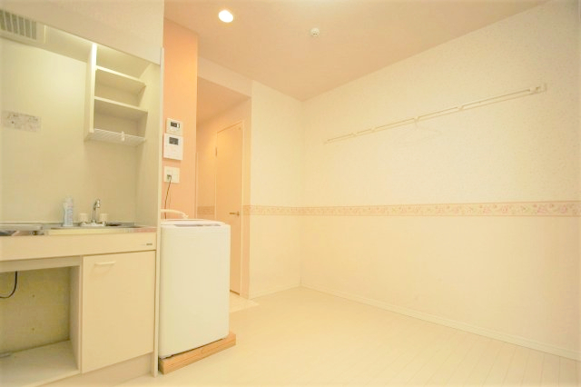 その他部屋・スペース　清潔感のあるフローリングのお部屋です