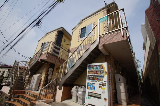 建物外観　井土ヶ谷駅徒歩8分のアパートです。