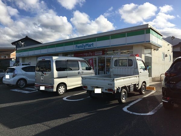 コンビニ　ファミリーマート（コンビニ）まで2200m