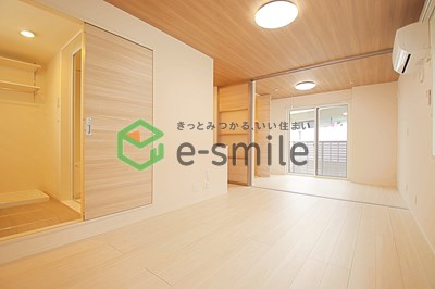 居室・リビング　こちらのリビングで趣味の時間をお楽しみください