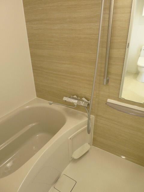 バス・シャワールーム　浴室には乾燥機が付いているので梅雨の時期でも安心です☆