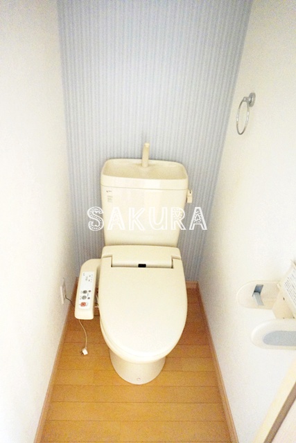 トイレ　嬉しい温水洗浄便座♪