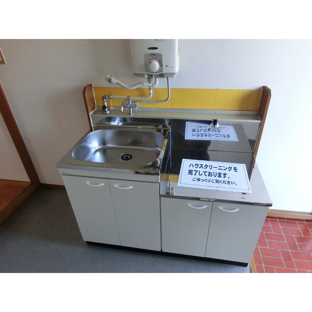 キッチン　コンパクトなキッチンで掃除もラクラク