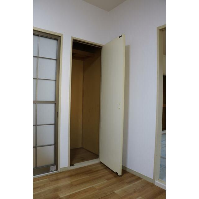 収納　洋室にも収納ありあます