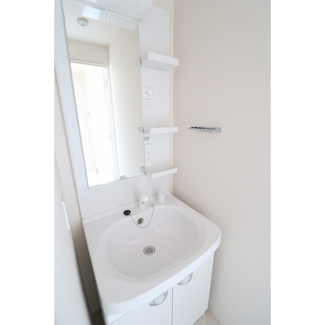 洗面設備　※同物件・反転タイプの写真です。