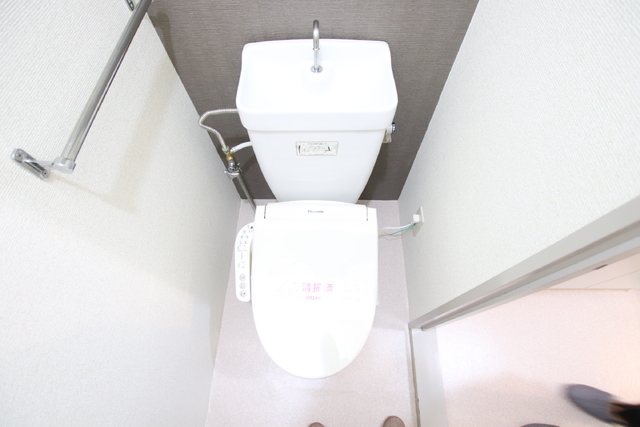 トイレ　※同物件、別号室の為参考写真になります。