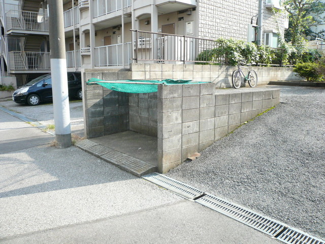 その他共有部分　ゴミ収集場ですよ～！！