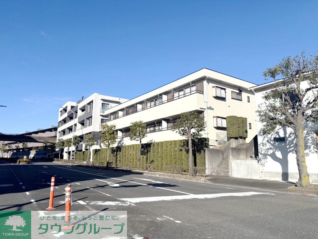 建物外観　駐車場