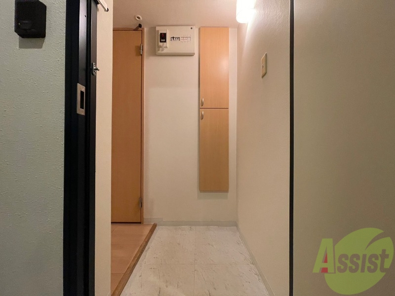 玄関　玄関です。ご覧の通り広々としていますね。