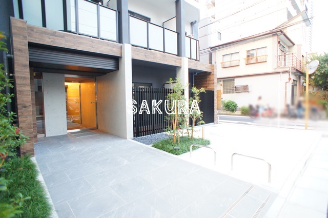 エントランス　帰りが楽しみになる重厚感あるエントランスです♪