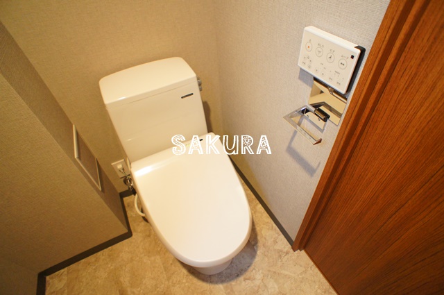 トイレ　嬉しい温水洗浄便座♪