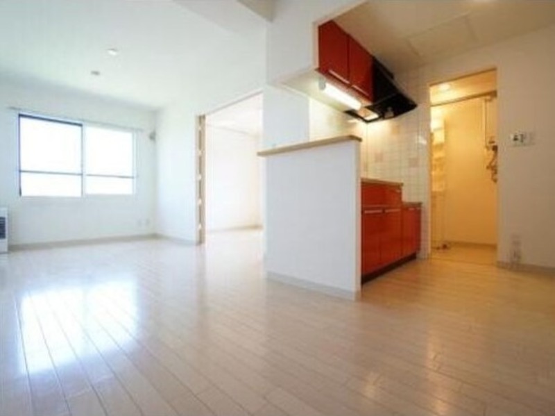 居室・リビング　退去予定につき同タイプ別号室の画像です。