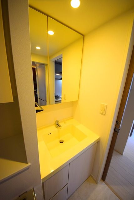 洗面設備　★★鏡の大きな洗面台★★