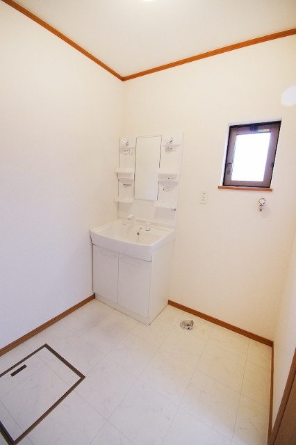 洗面設備　類似室内