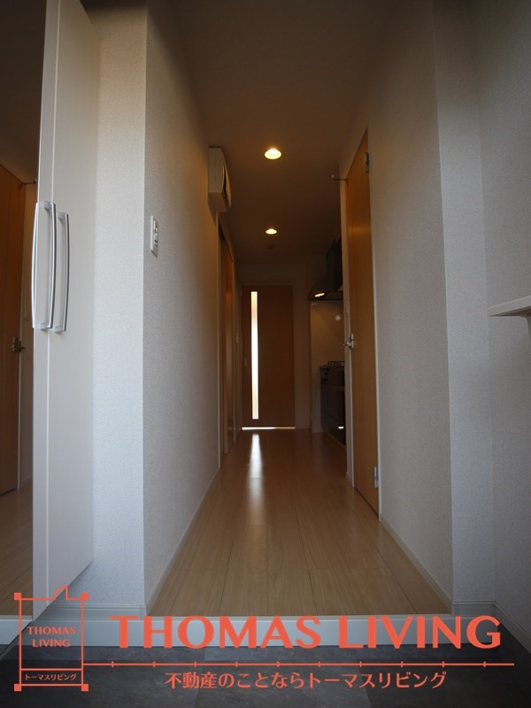 玄関　シューズＢＯＸ床元自動照明有。