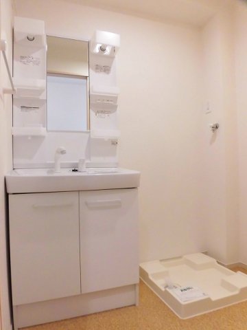 洗面設備　スペースが確保できる洗面所です