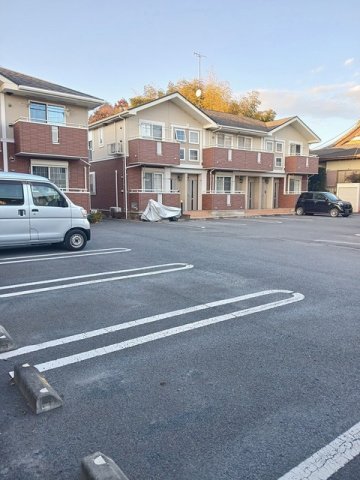 駐車場　駐車場があるので、車を買う予定の方も安心です