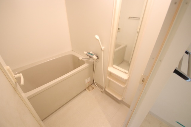 バス・シャワールーム　※別室の参考写真の為、現況優先です。