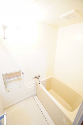 バス・シャワールーム　※同物件・反転タイプの写真です。