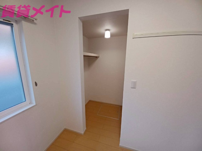 収納　同型参考写真