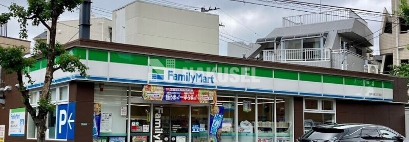 コンビニ　ファミリーマート目黒本町三丁目店（コンビニ）まで85m