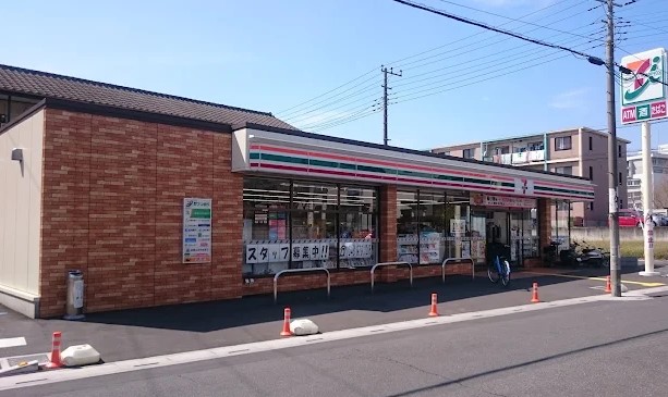 コンビニ　セブンイレブン 北越谷3丁目店（コンビニ）まで366m