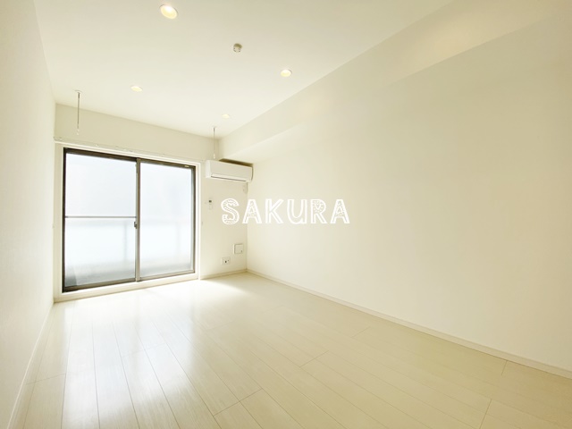 居室・リビング　エアコン付き・開放感のある室内♪