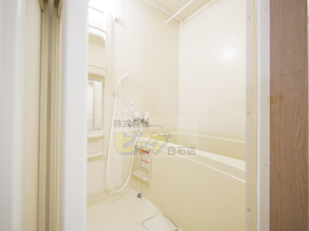 バス・シャワールーム　広々タイプのお風呂です♪