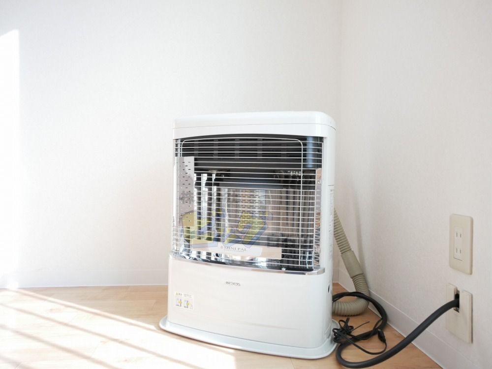 その他設備　冬は暖かく経済的な灯油ストーブがついています♪