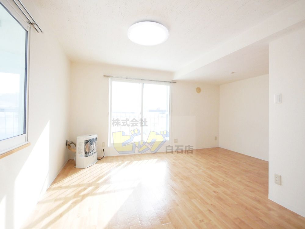 居室・リビング　明るいリビングです♪