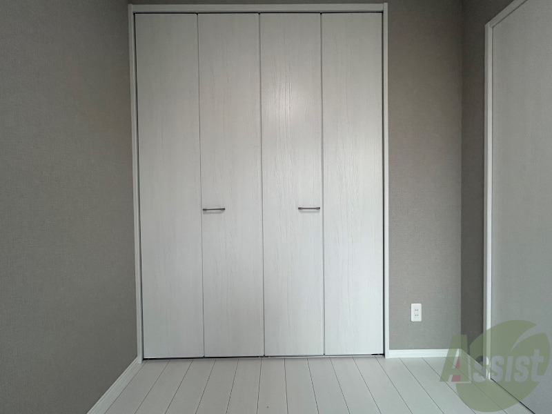 収納　丈の長いコートもかけれるクローゼットです。