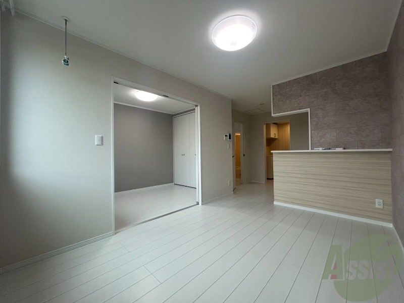 居室・リビング　人気のカウンターキッチンのリビングです。