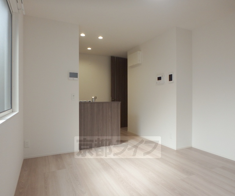 居室・リビング　大きな窓のあるお部屋です。