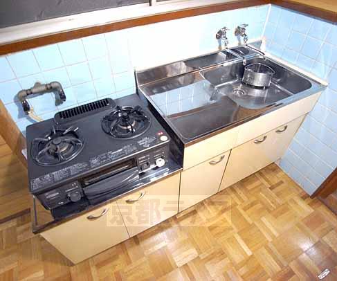 キッチン　２口コンロで調理も楽楽