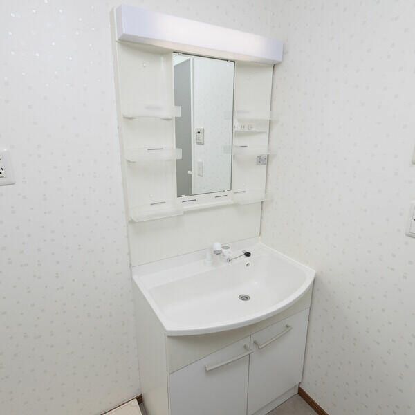 洗面設備　コンパクトで使いやすい洗面所