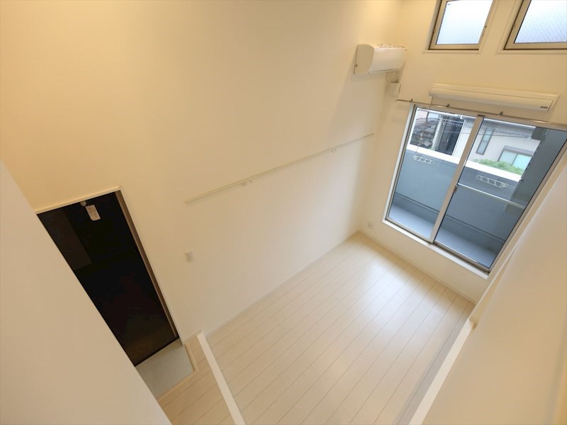 バルコニー　洋室5帖　アンダーロフト5帖（収納にも寝室にも使えます）